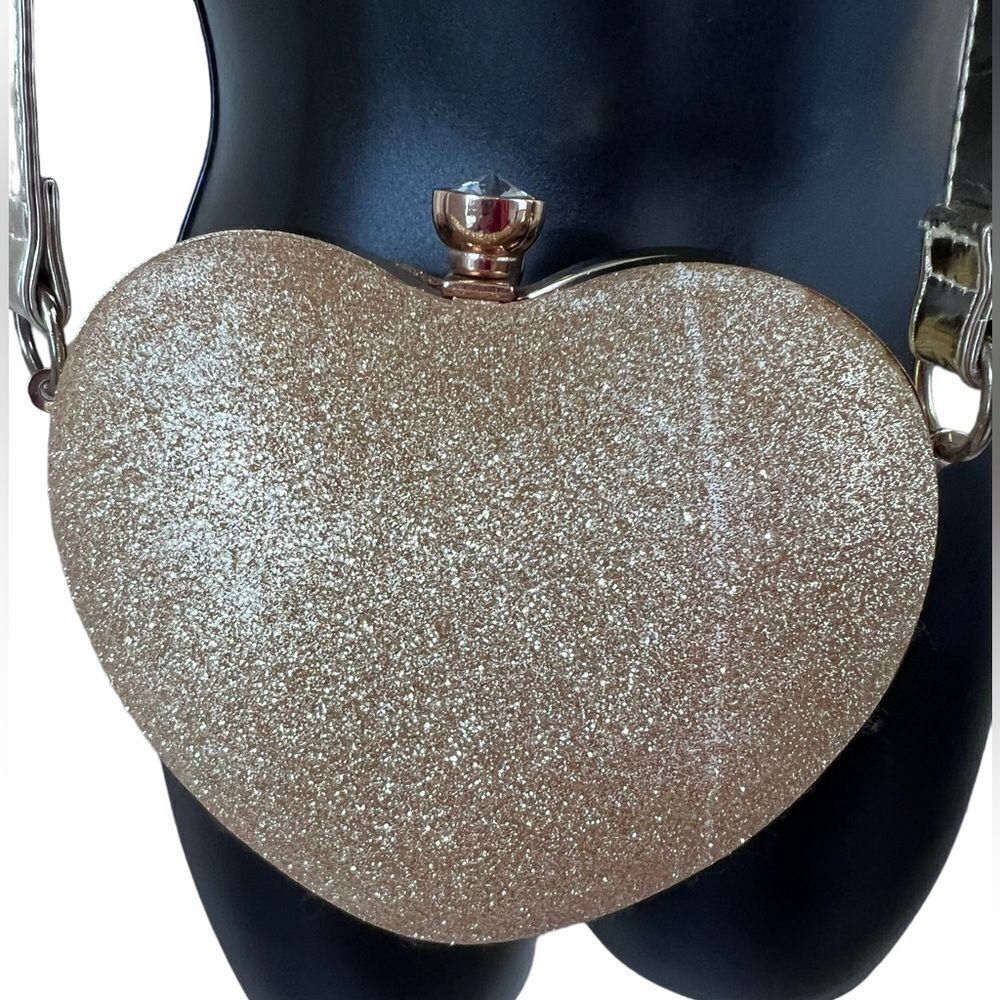 American Girl Gold Glitter Heart Shaped Purse - Picture 15 of 16